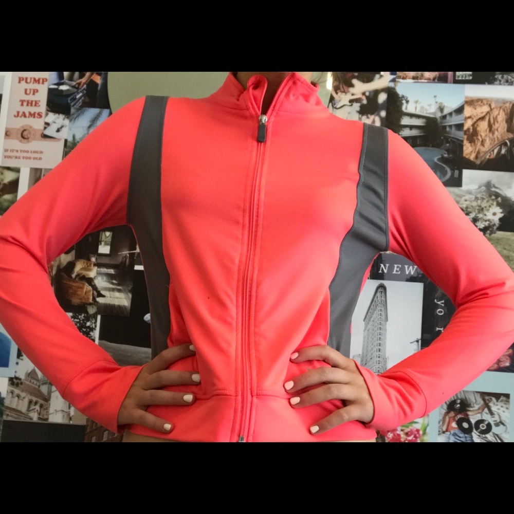 Cute and fun Exercise jacket!❤️ Beautiful color!